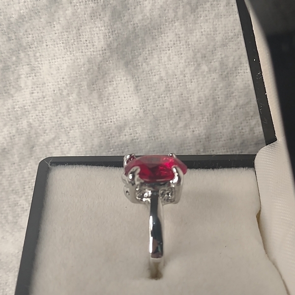 New women's red size 5 3/4 ring - Picture 3 of 6